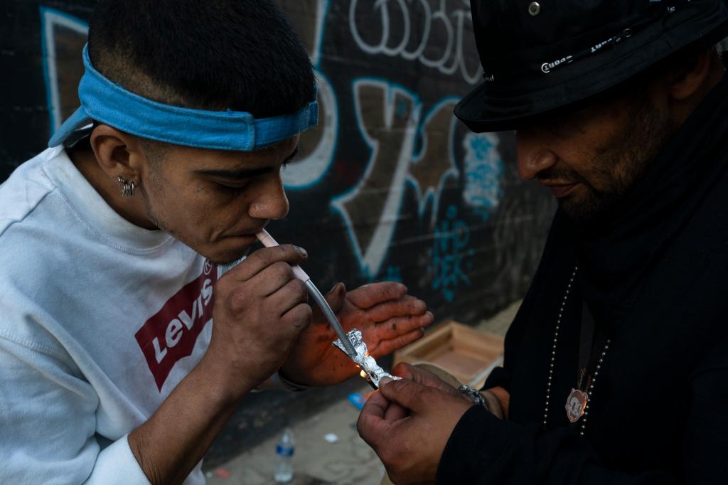 Há adolescentes a receberem comprimidos encomendados no TikTok. Fentanil  devasta EUA e já é a principal causa de morte em menores de 50 anos - CNN  Portugal